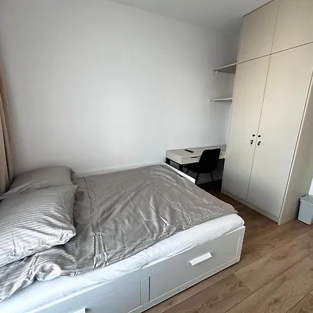 Апартаменты Kaskady Airport Modern - Close To The Airport - 10 Min, And Center - 15 Min *